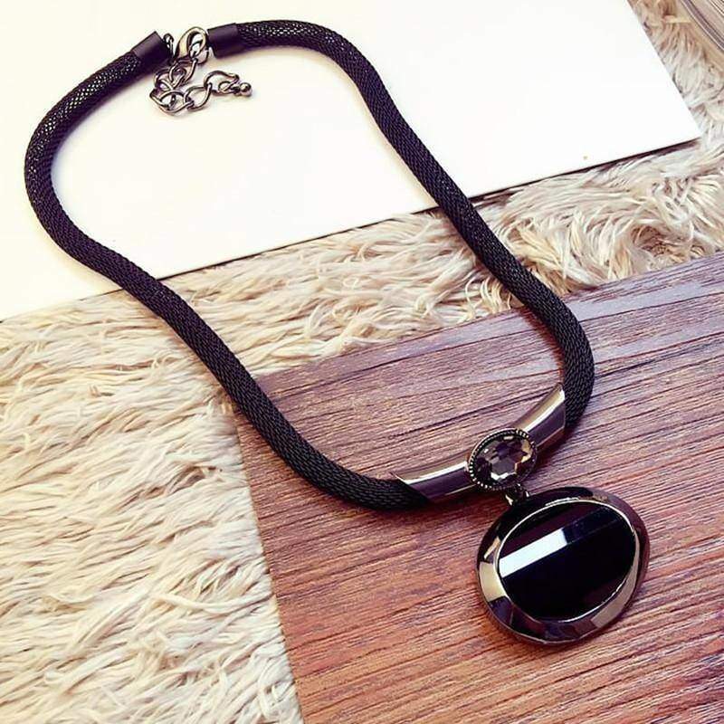 jewelry Pendant Elegant Black Beaded Necklace with Exaggerated Clavicle Chain