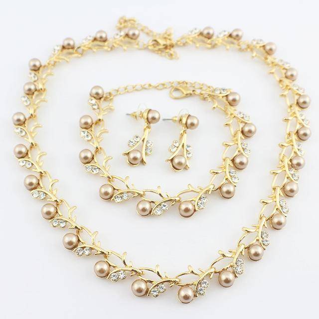 Classic Crystal Pearl necklace jewelry set - www.Nuroco.com