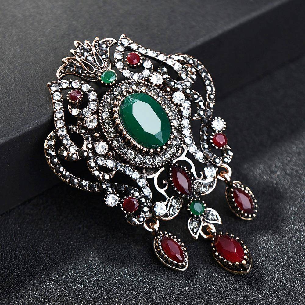 Brooches & Pins – www.