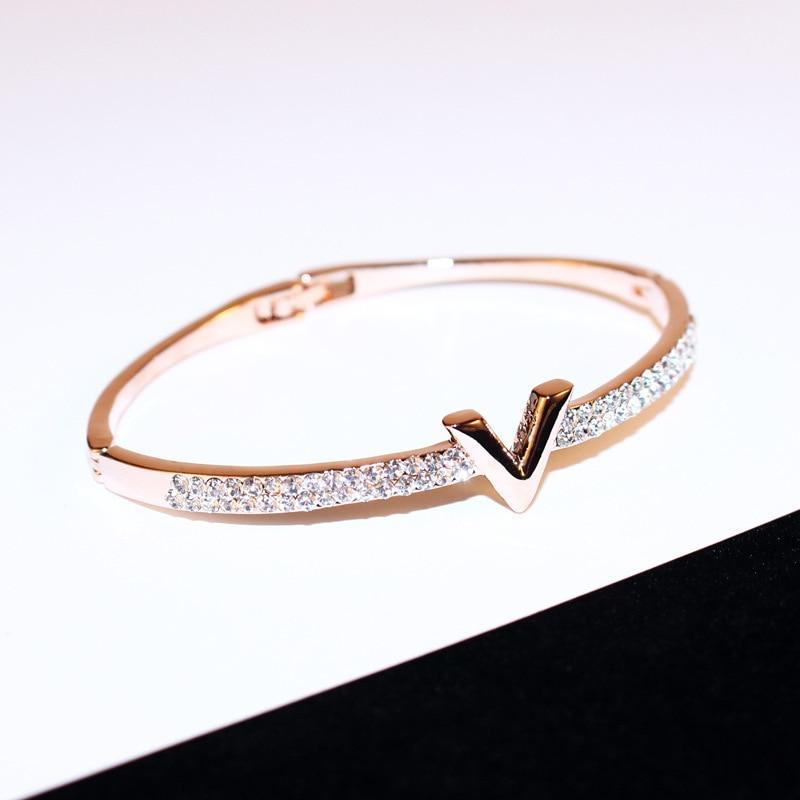 V Letter Bracelet For Women, Fashionable And Non-fading Titanium Steel  Gold-plated Jewelry, Wrist Decoration - Temu