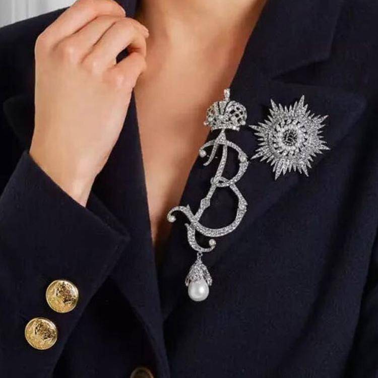Baroque pin & brooche